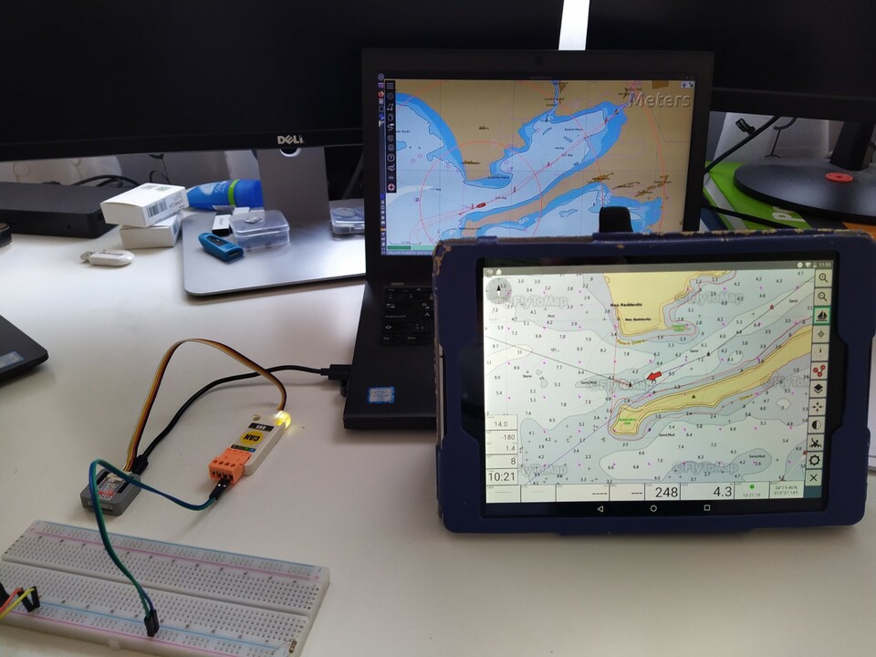 OpenCPN on Laptop via USB and AvNav on Android via WiFi